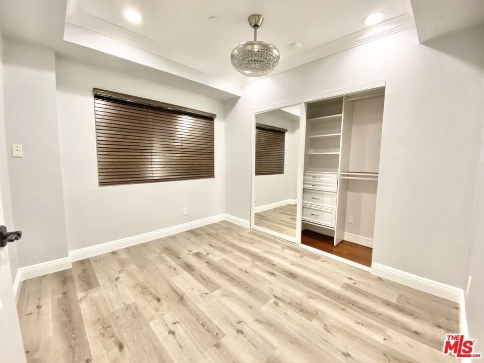1135 Rexford Dr - Photo 2