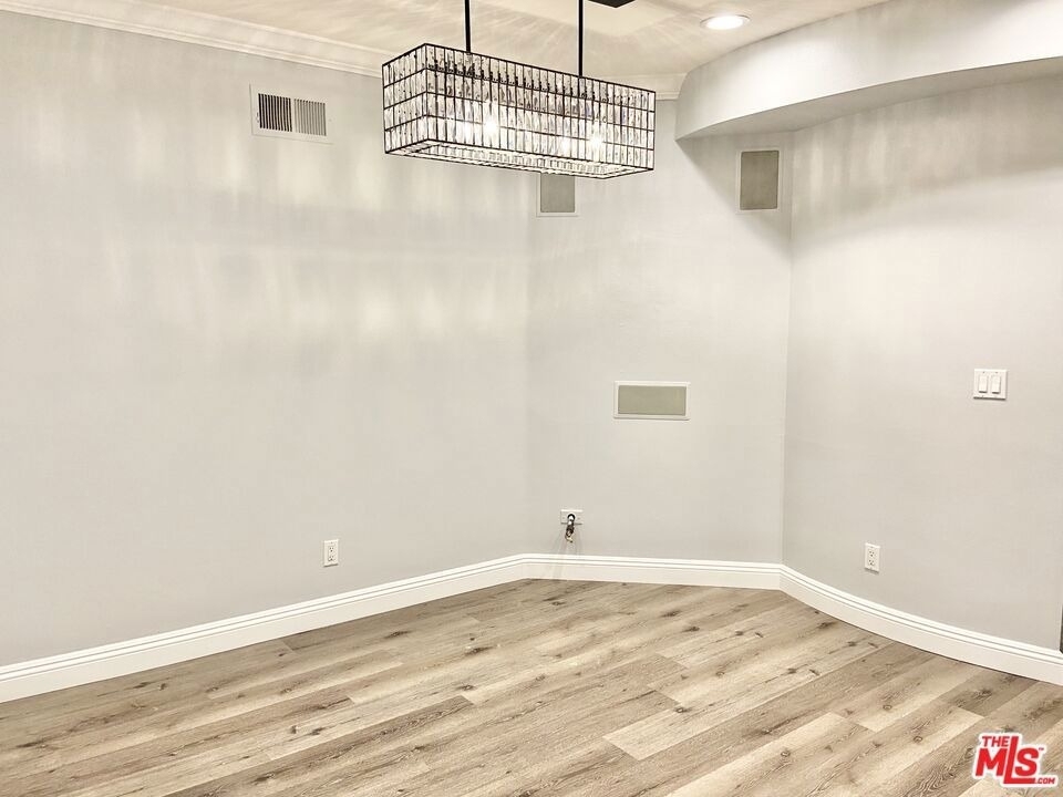 1135 Rexford Dr - Photo 5