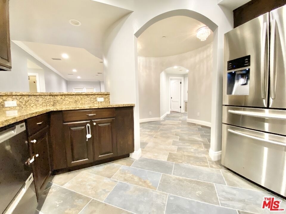 1135 Rexford Dr - Photo 1