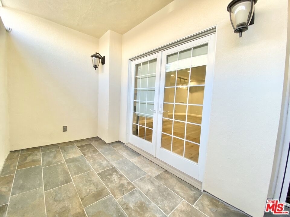 1135 Rexford Dr - Photo 9