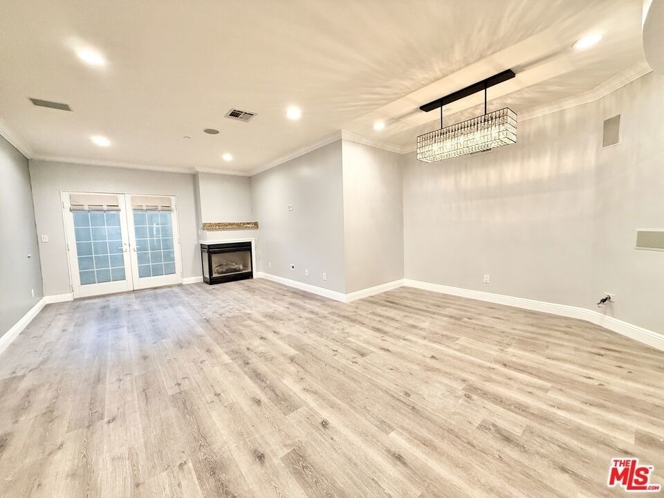 1135 Rexford Dr - Photo 16