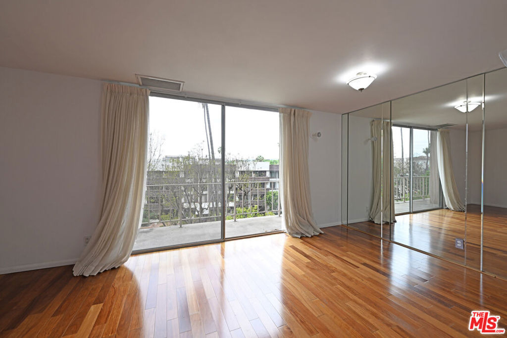 100 S Doheny Drive - Photo 9