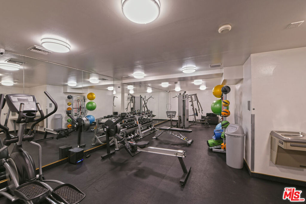 100 S Doheny Drive - Photo 20