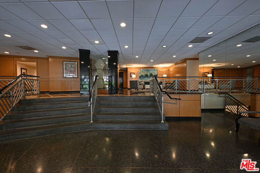 100 S Doheny Drive - Photo 23