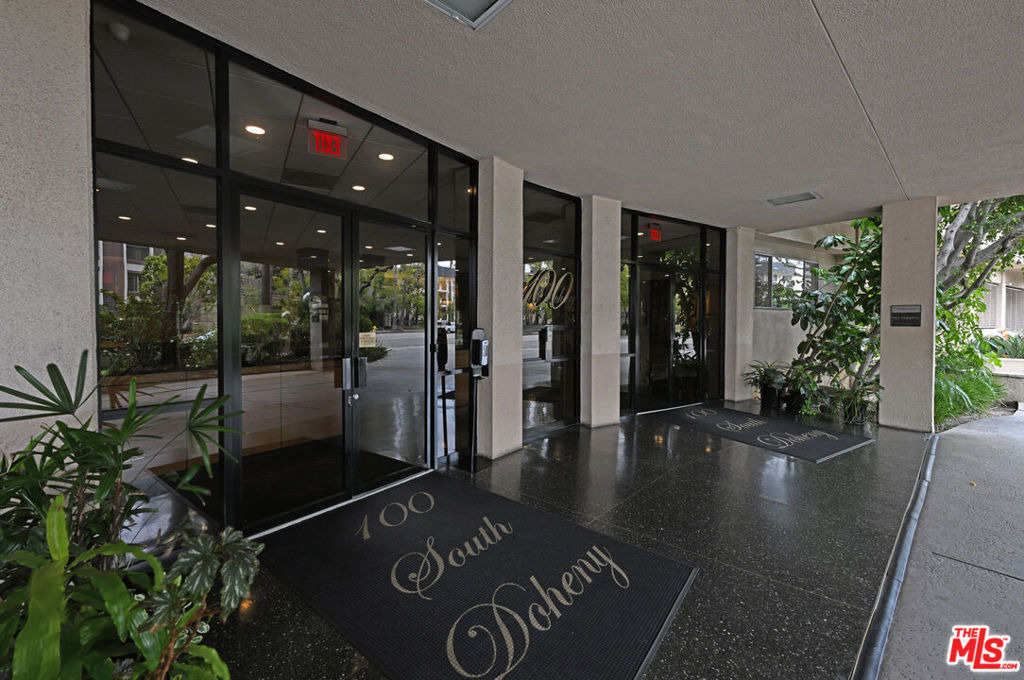 100 S Doheny Drive - Photo 22