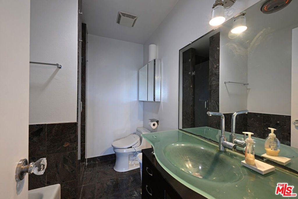 100 S Doheny Drive - Photo 17