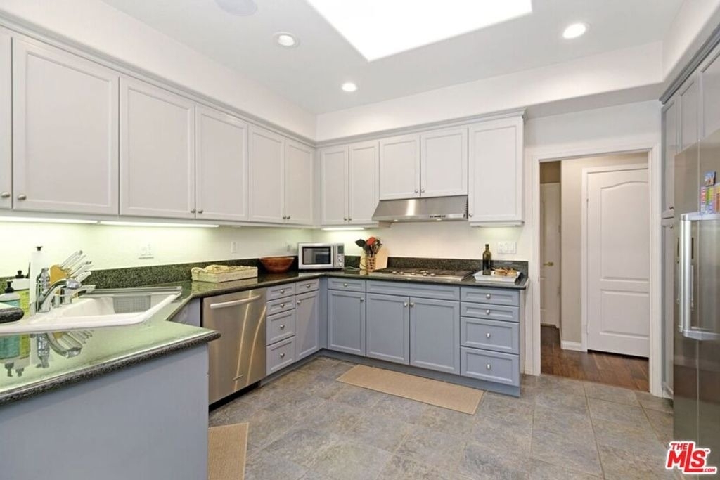 718 Palisades Drive - Photo 3