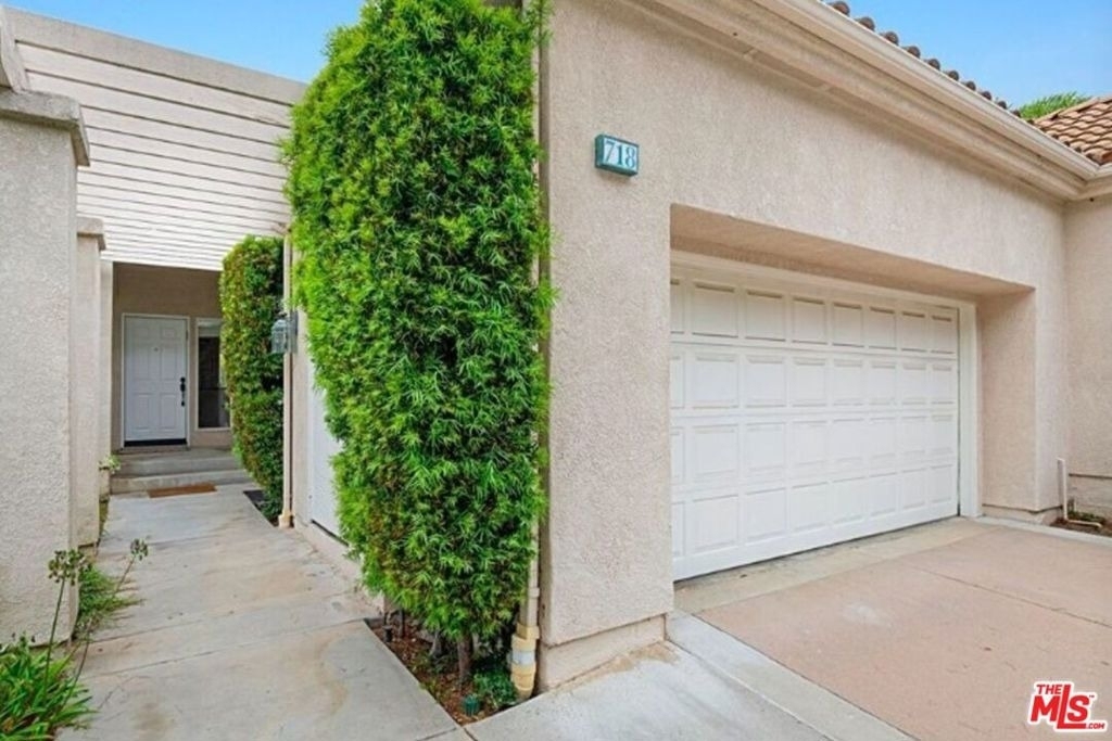 718 Palisades Drive - Photo 1