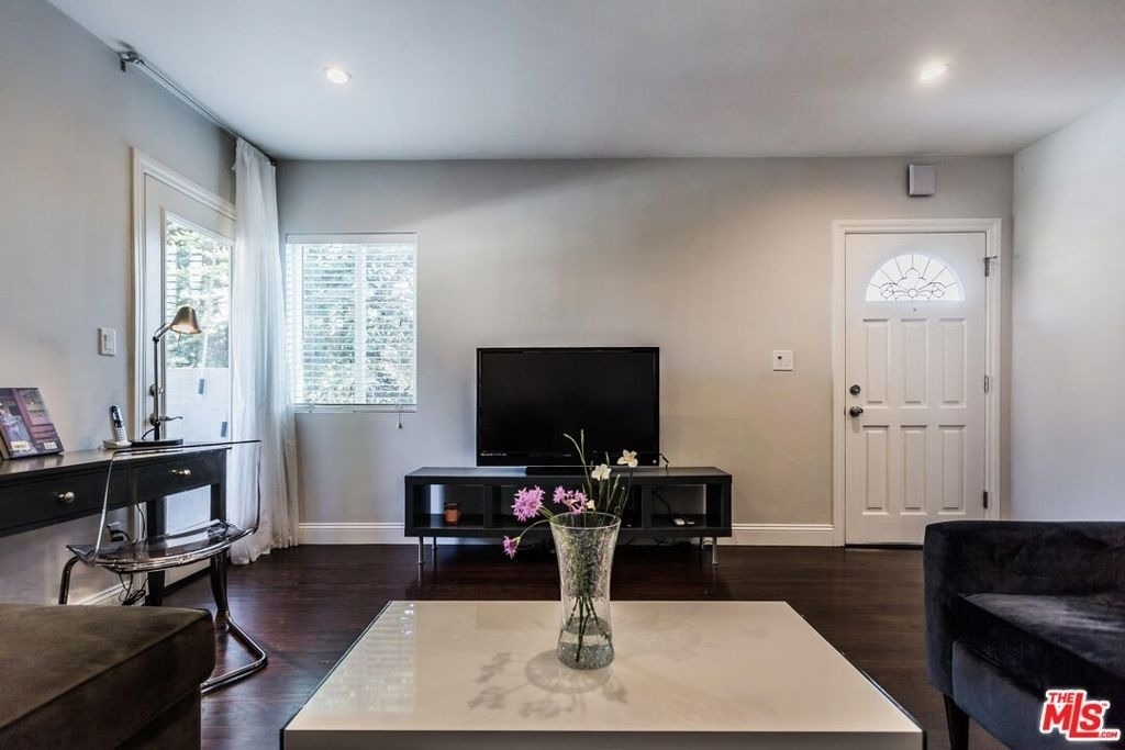 4409 Irvine Avenue - Photo 7