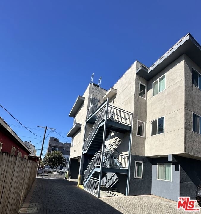 1154 1/2 S Ardmore Ave - Photo 5