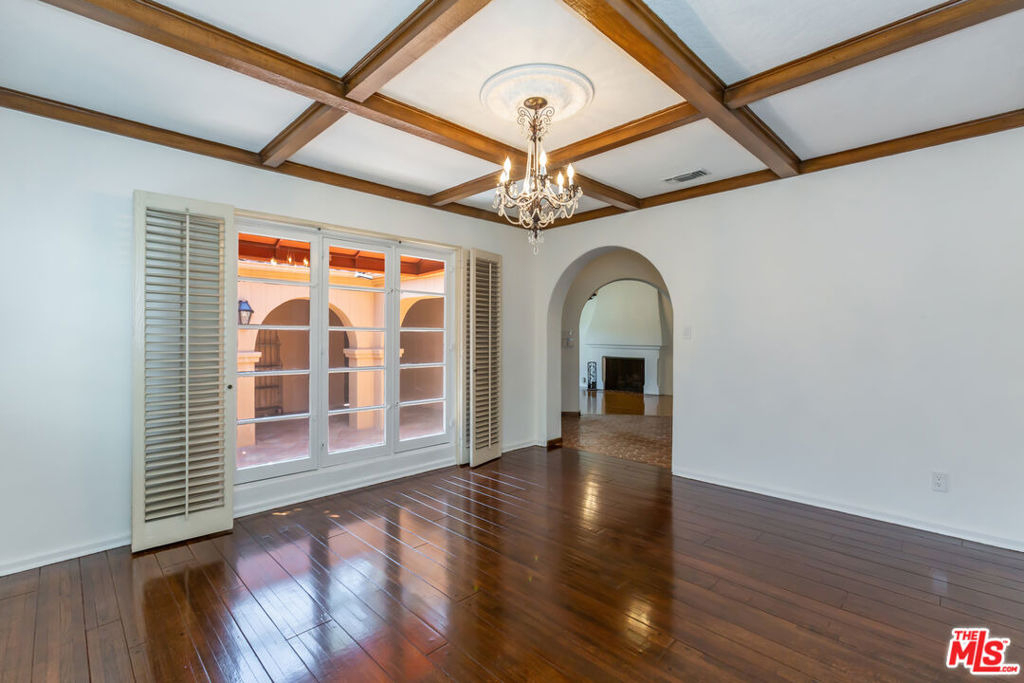 252 S Canon Drive - Photo 7