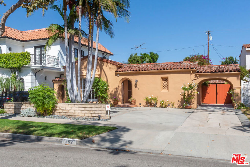 252 S Canon Drive - Photo 1