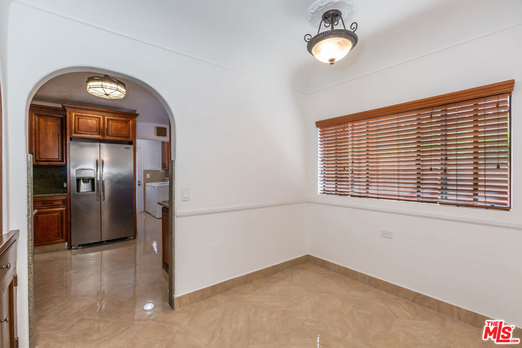 252 S Canon Drive - Photo 9