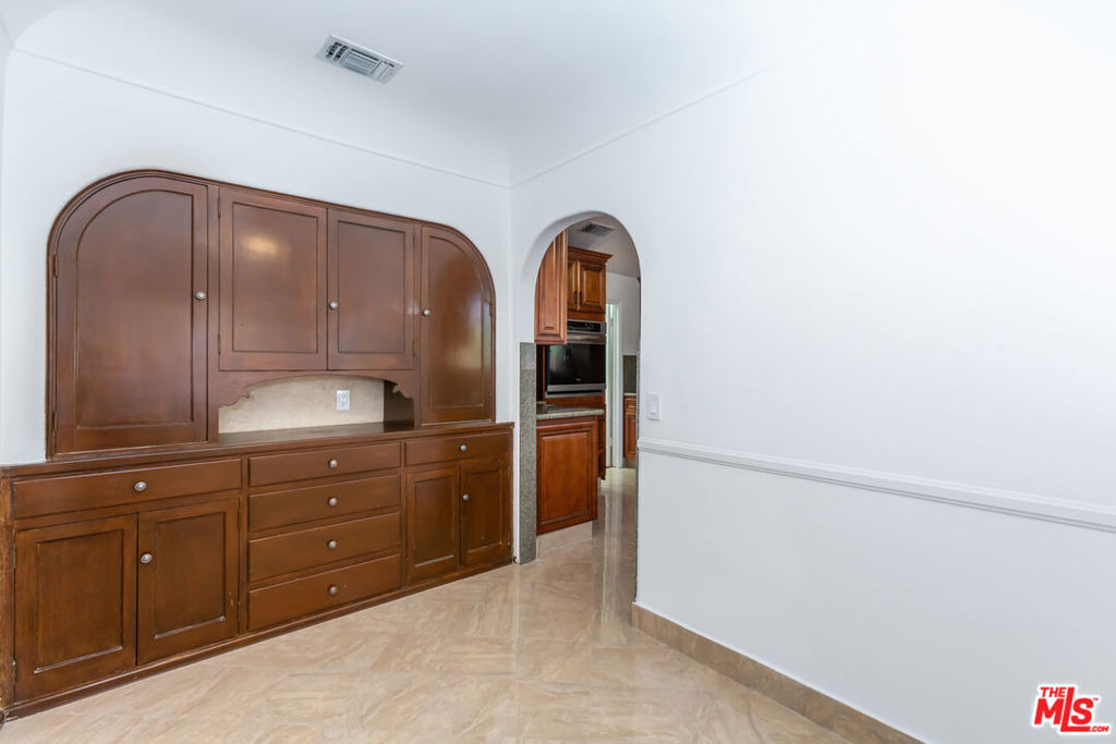 252 S Canon Drive - Photo 8