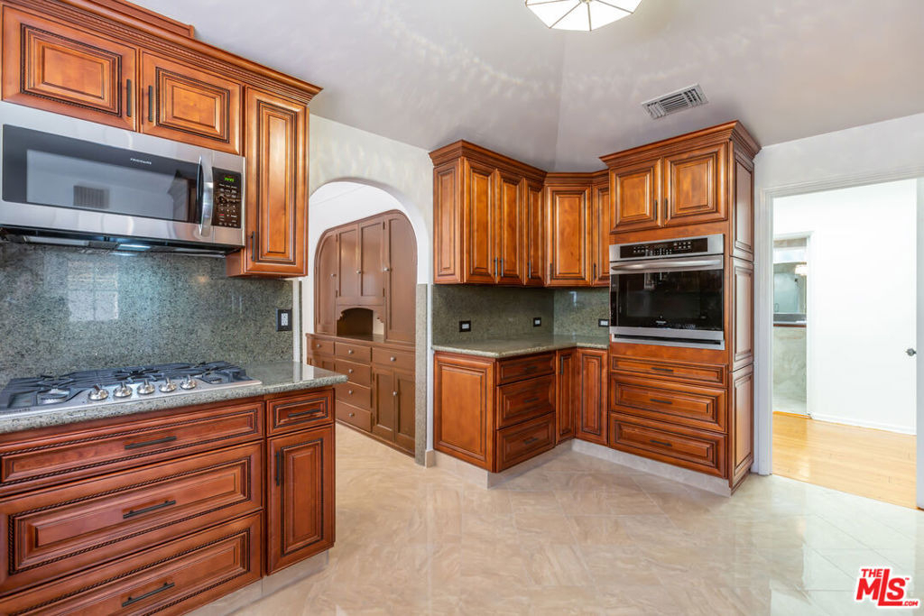 252 S Canon Drive - Photo 12