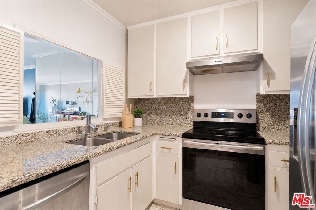 10751 Wilshire Boulevard - Photo 3