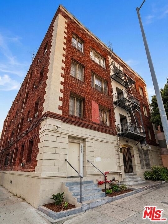 2795 W 8th Street - Photo 0