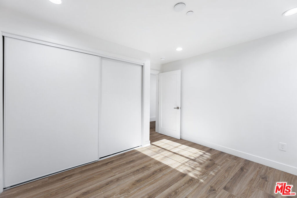 498 E 52nd Street - Photo 8