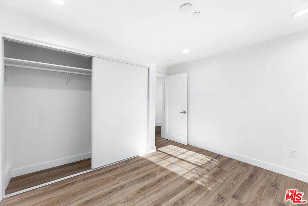 498 E 52nd Street - Photo 5