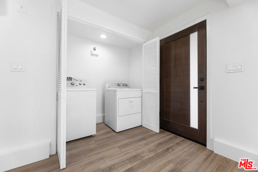 498 E 52nd Street - Photo 7