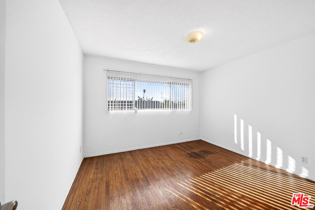 304 E 95th Street - Photo 5
