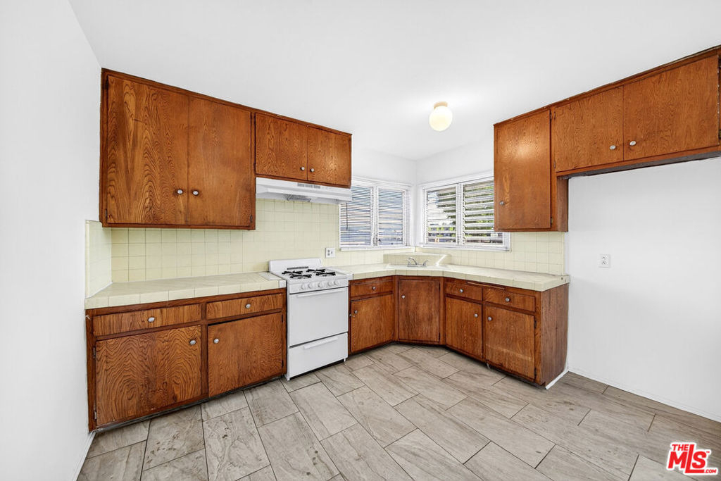 304 E 95th Street - Photo 3