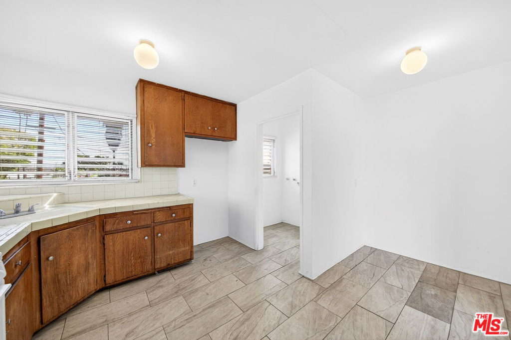 304 E 95th Street - Photo 4