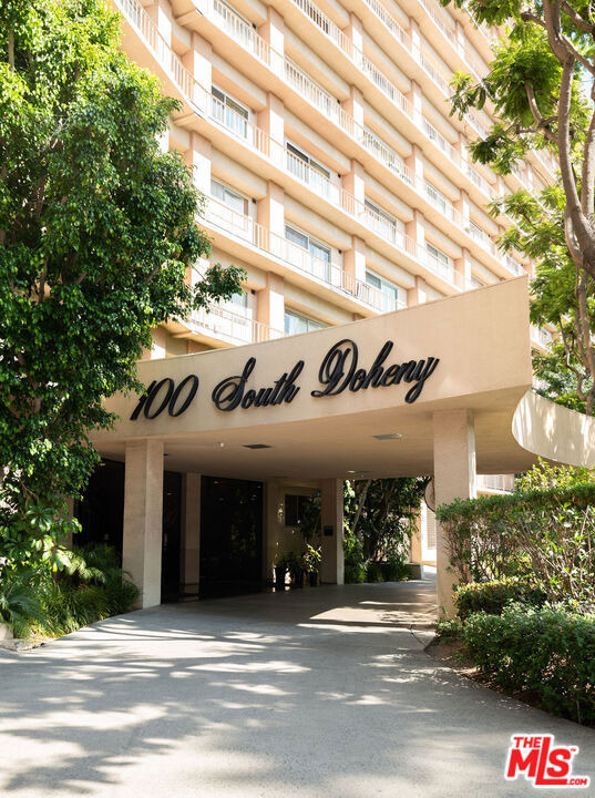100 S Doheny Drive - Photo 1