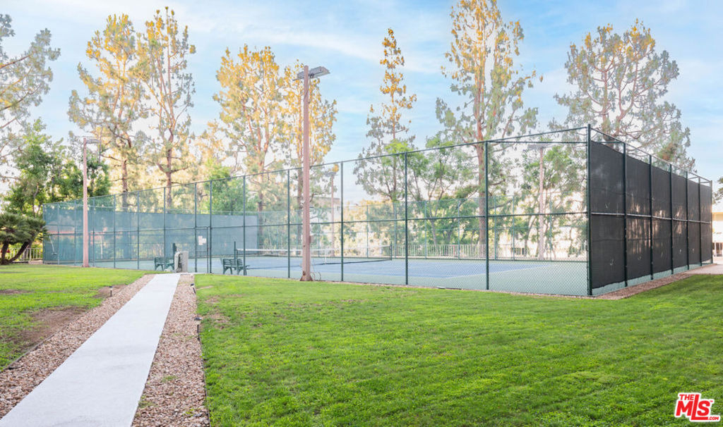 100 S Doheny Drive - Photo 16