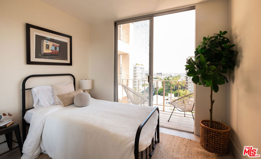 100 S Doheny Drive - Photo 9