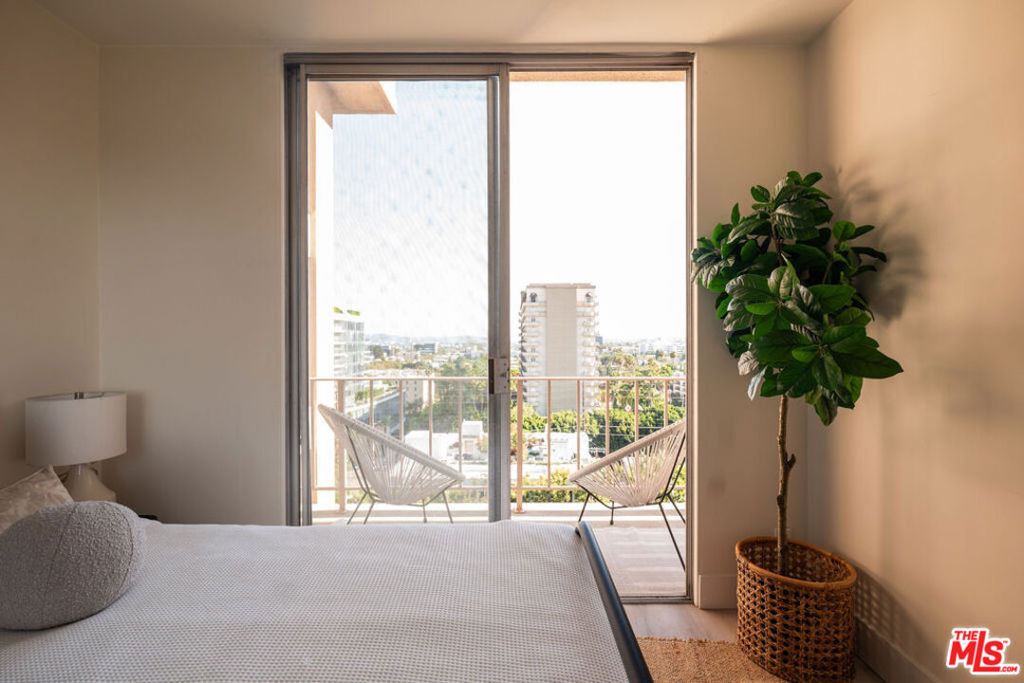 100 S Doheny Drive - Photo 10