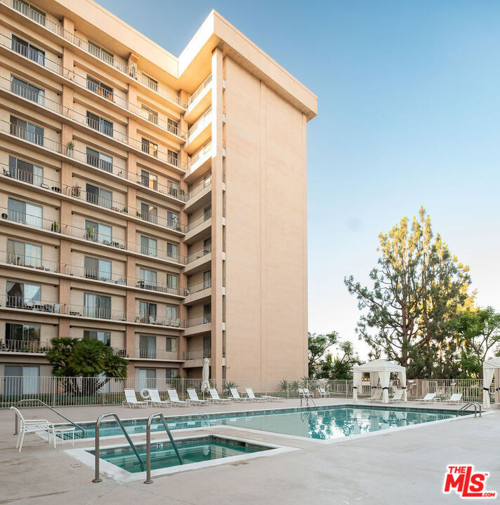 100 S Doheny Drive - Photo 17
