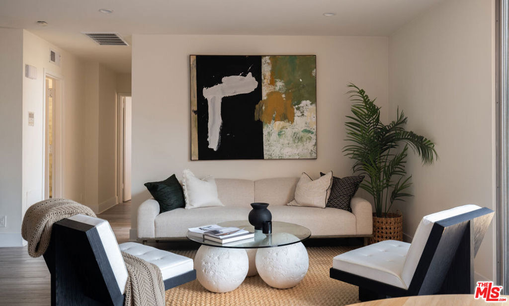 100 S Doheny Drive - Photo 4