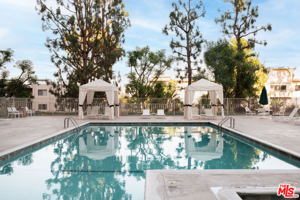 100 S Doheny Drive - Photo 18