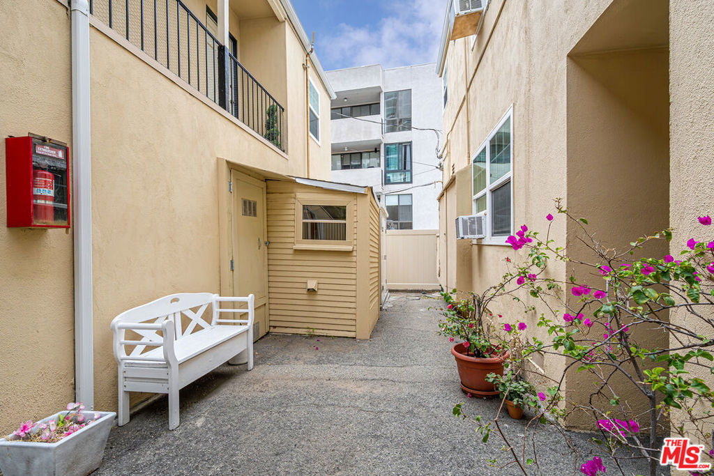 1238 S Beverly Glen Boulevard - Photo 14