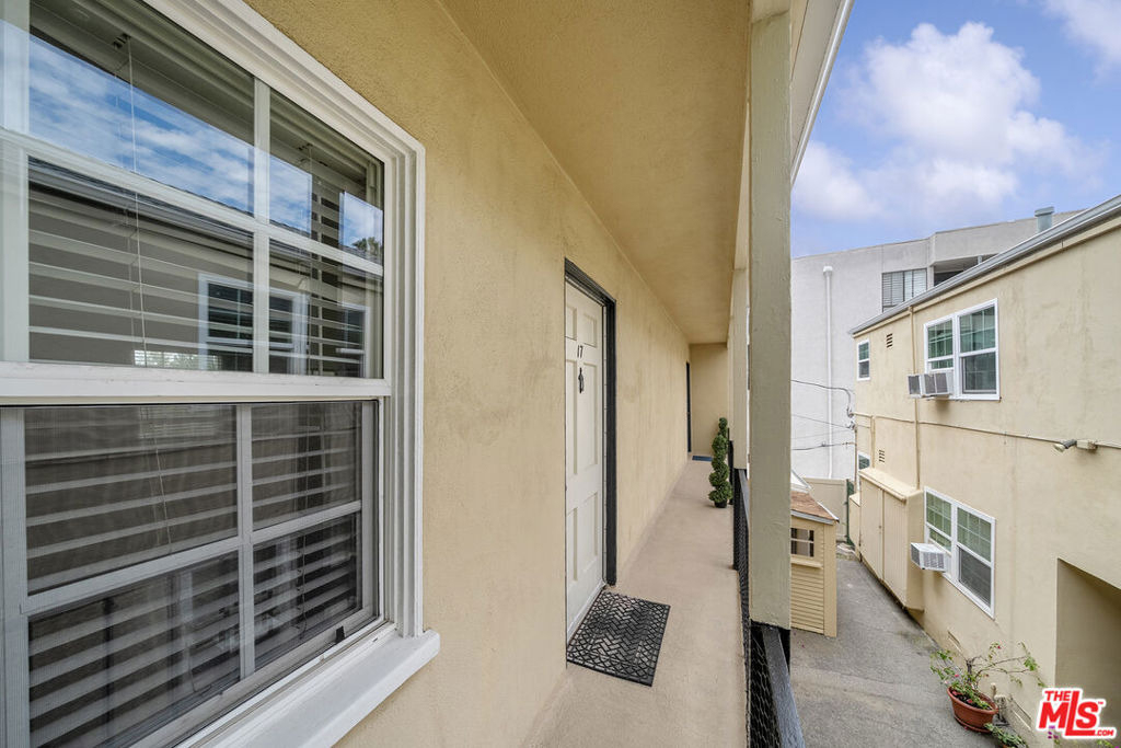 1238 S Beverly Glen Boulevard - Photo 2
