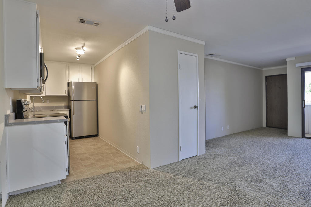 2820 N Arcadia Court - Photo 3