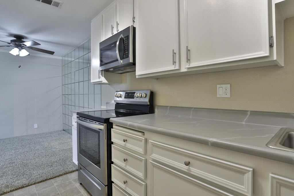 2820 N Arcadia Court - Photo 2