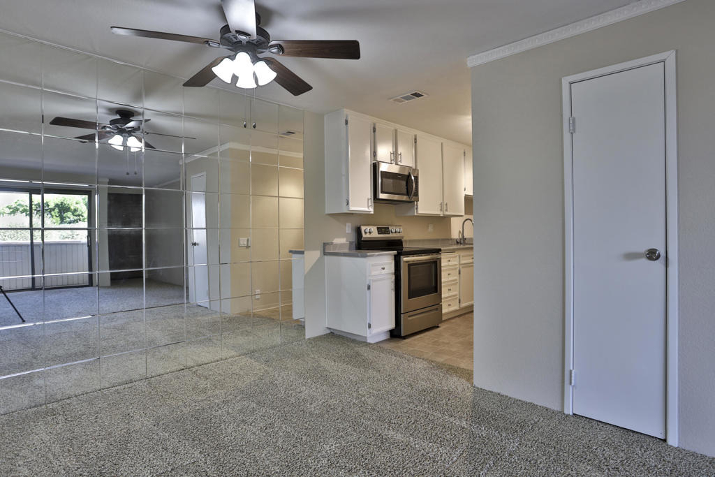 2820 N Arcadia Court - Photo 1