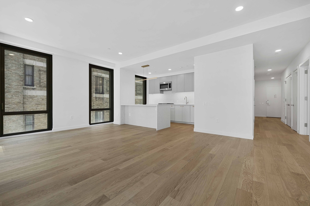 18 W 55th St - Photo 1