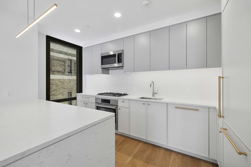 18 W 55th St - Photo 3