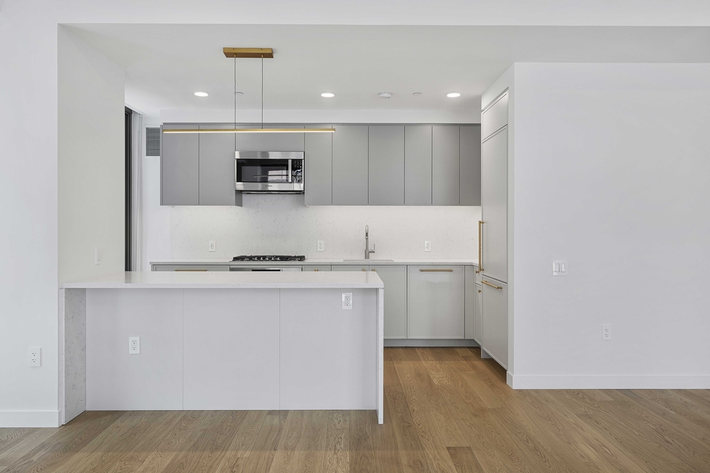 18 W 55th St - Photo 2
