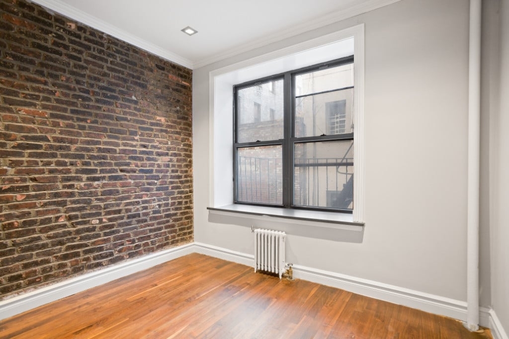 East 13th Street - Photo 4