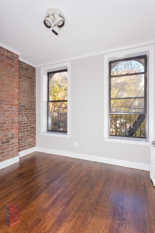 Mott Street - Photo 3
