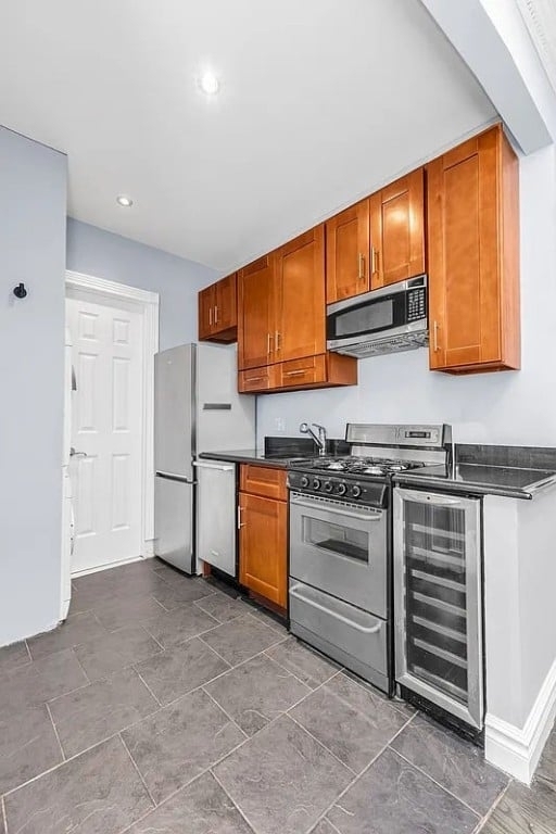 East 10th Street - Photo 2