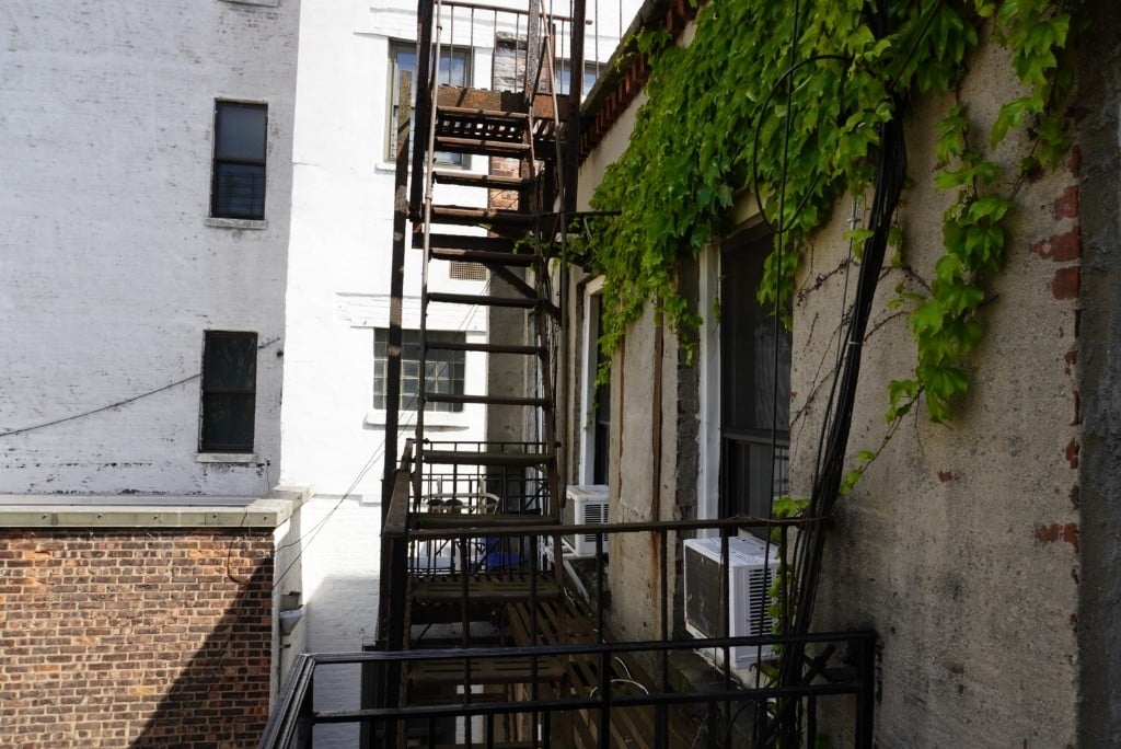 East 10th Street - Photo 10
