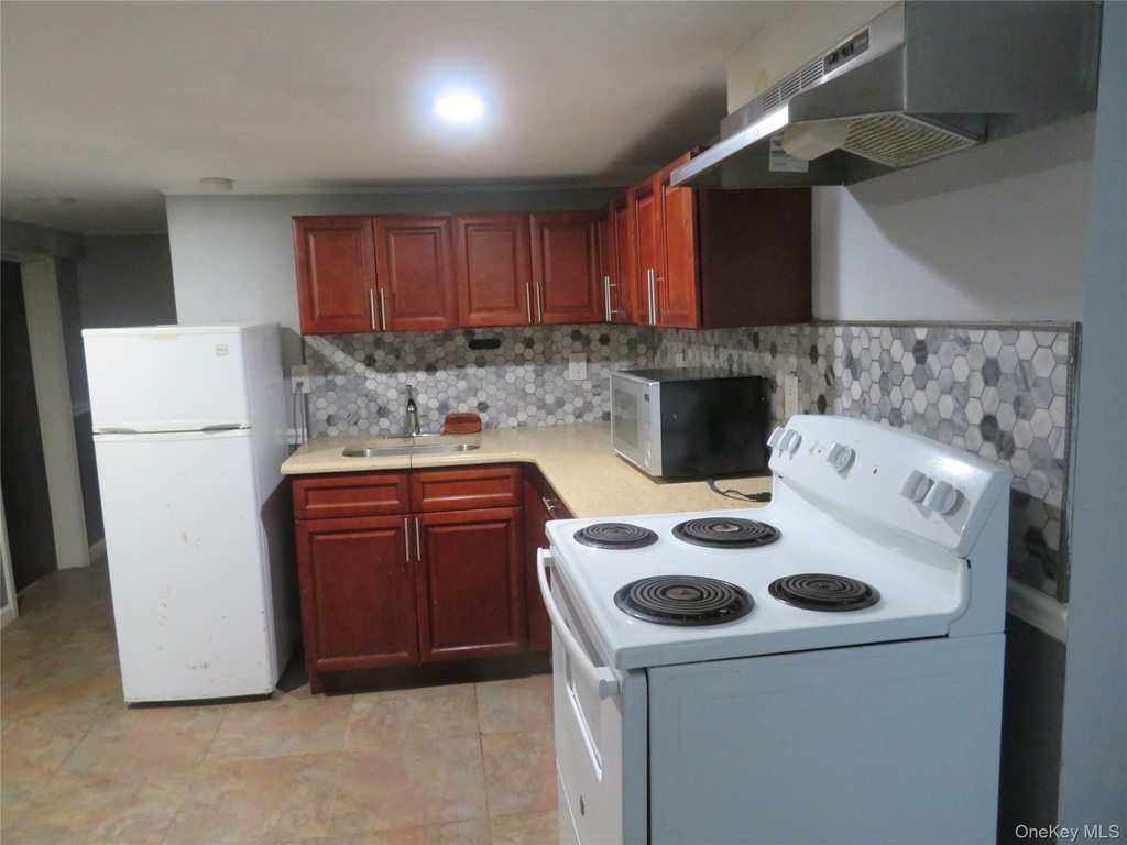 1158 Nugent Avenue - Photo 0