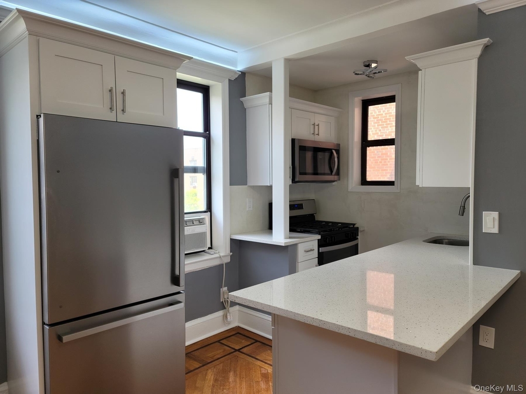 1 Broad Parkway - Photo 5