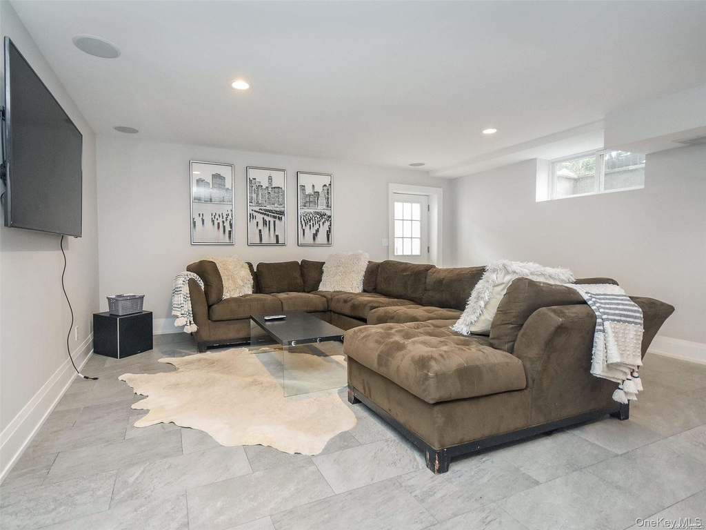 79 Reid Avenue - Photo 23