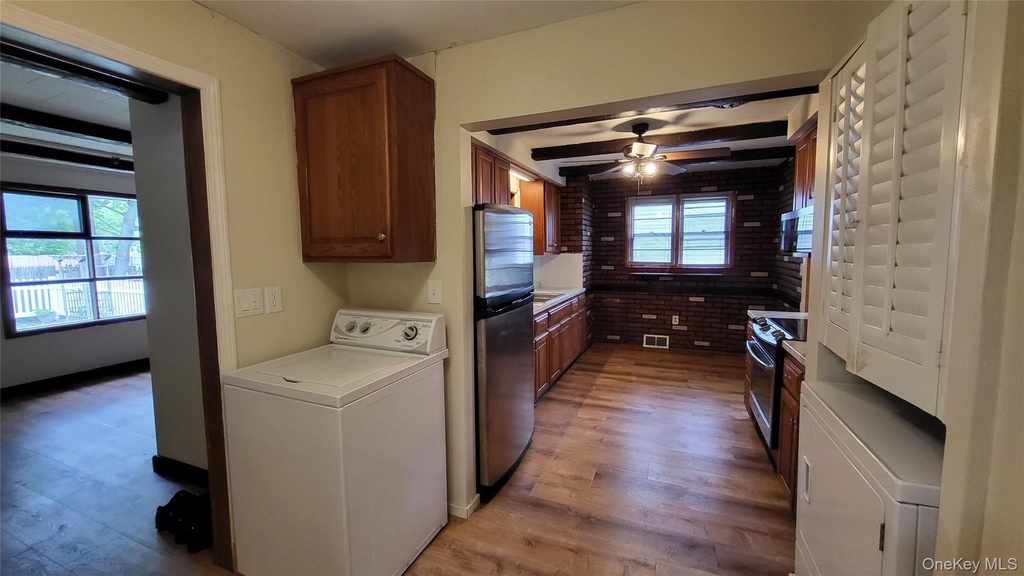 156 Doris Street - Photo 2